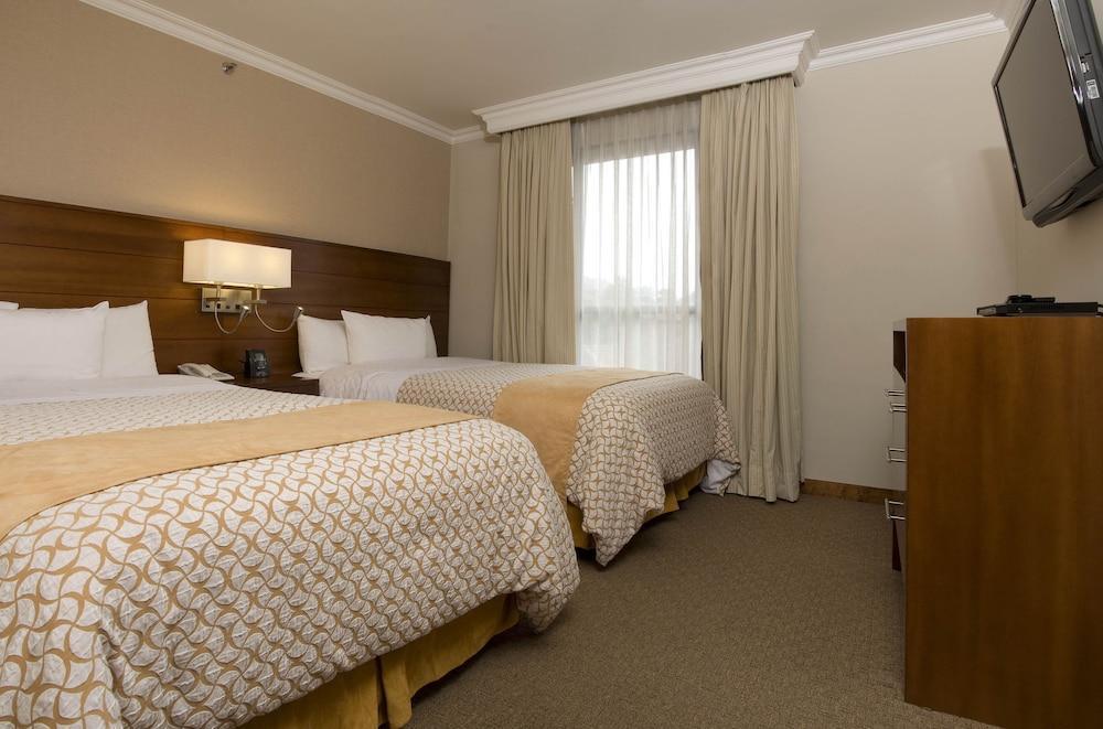 Embassy Suites by Hilton Bogotá - Rosales Exterior foto A typical bedroom at the hotel