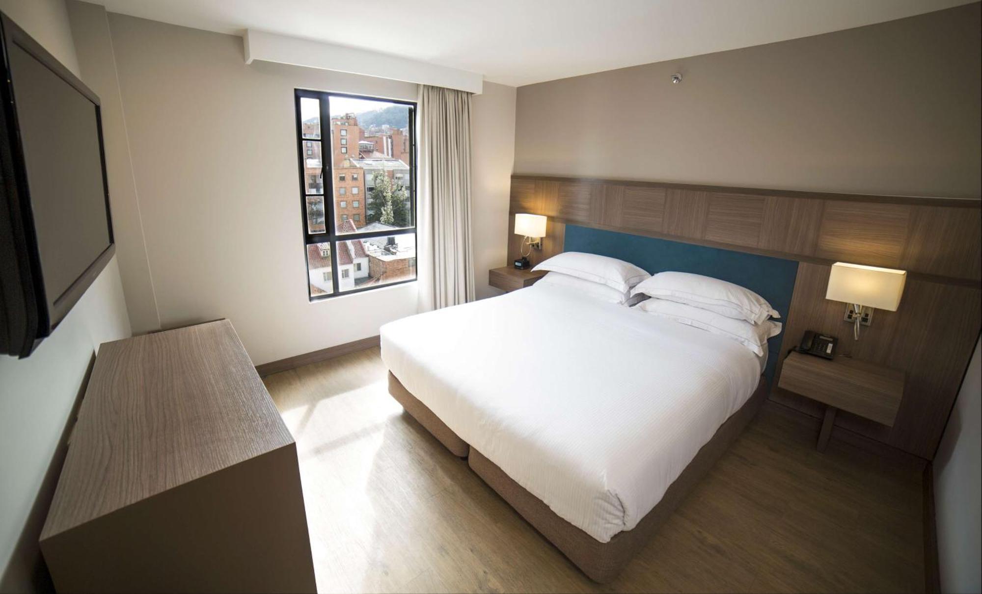 Embassy Suites by Hilton Bogotá - Rosales Exterior foto A bedroom at the hotel