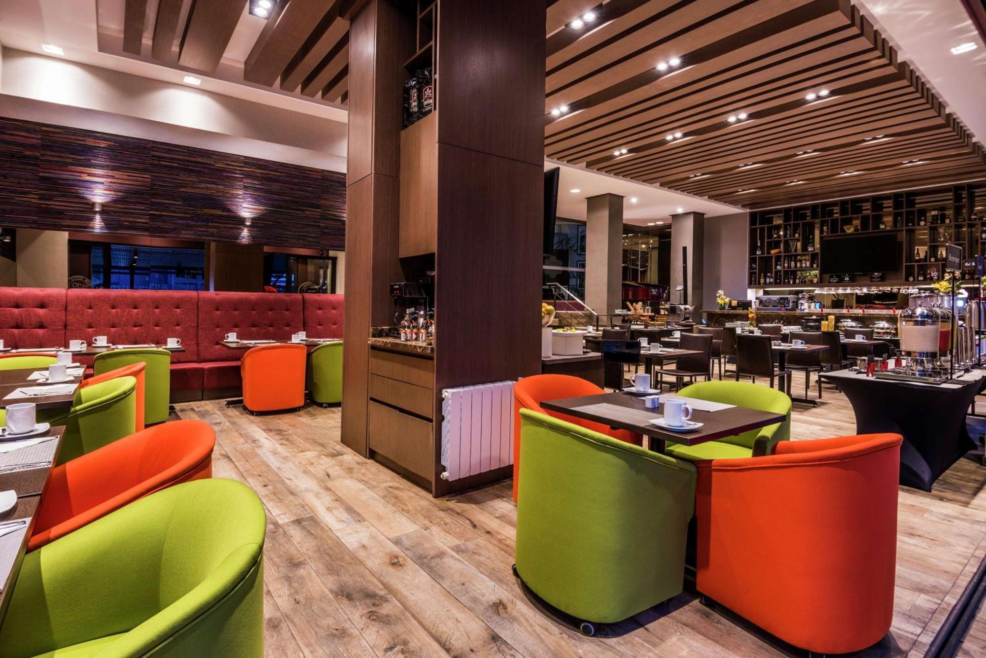 Embassy Suites by Hilton Bogotá - Rosales Exterior foto The interior of the restaurant